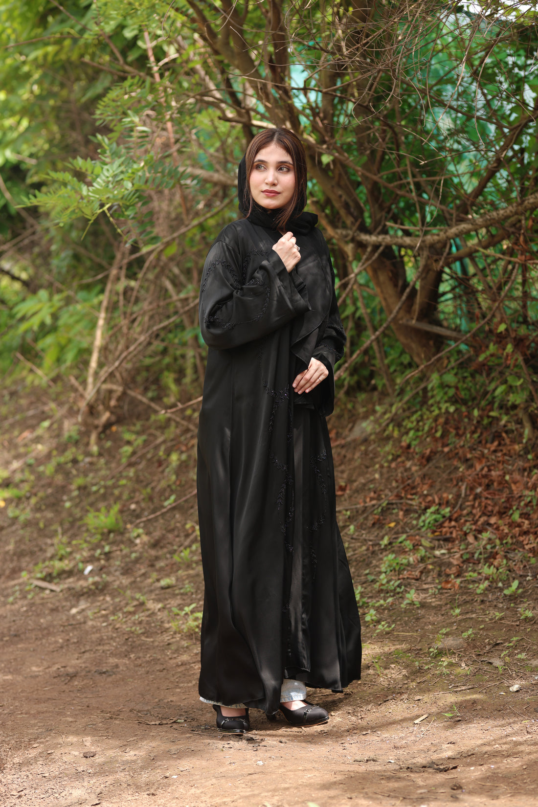 Elegant Black Embroidered Abaya with Flared Sleeves