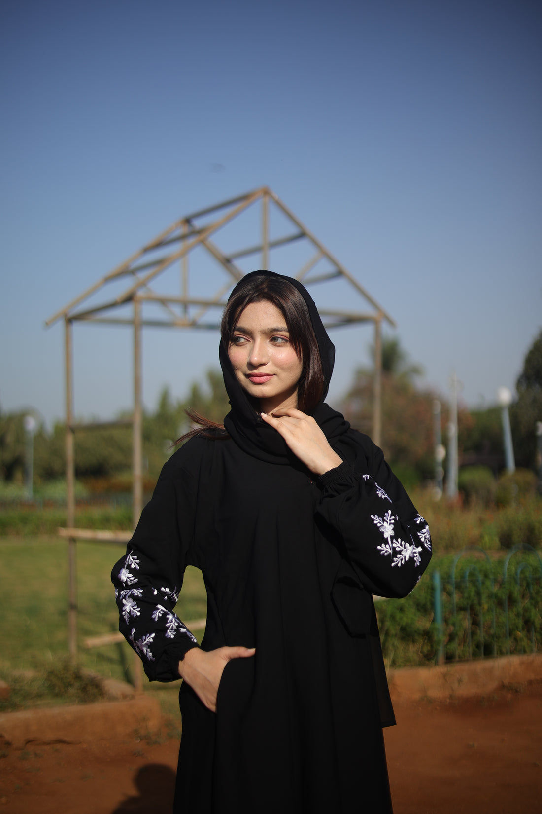 Daisy abaya